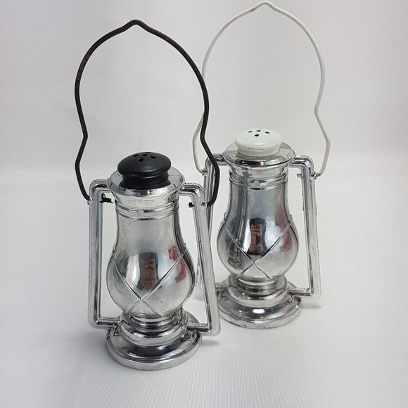 Vintage Salt and Pepper Swinging Lanterns by Davis Retro Collectible with Box - Picture 14 of 16